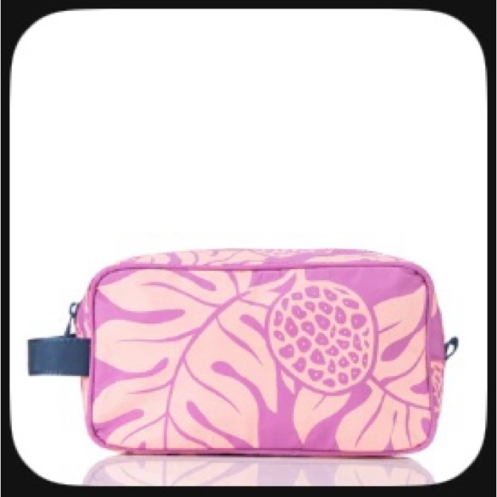 NWT Limited Edition Aloha Collection Dopp Kit